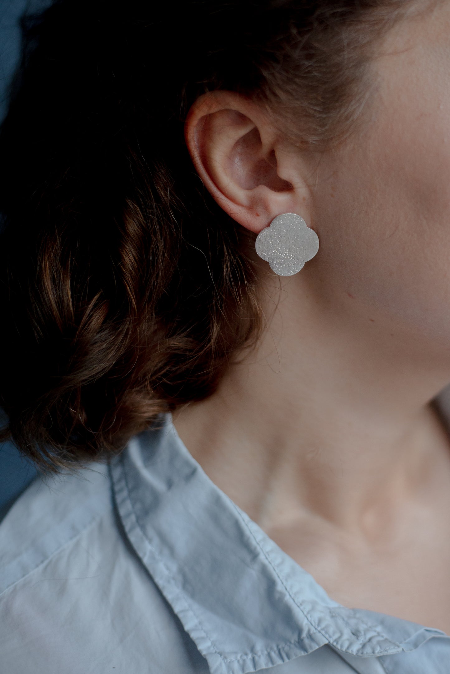 Quatrefoil faktūruotas