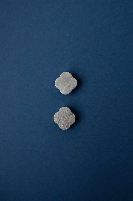 Quatrefoil faktūruotas